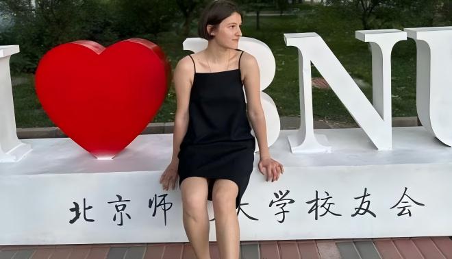 90s-Born Russian Girl Studied in China at 19 and Found Everyone So Friendly